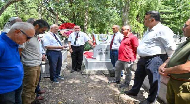 Türk havacılık tarihinin önemli isimlerinden Vecihi Hürkuş kabri başında anıldı