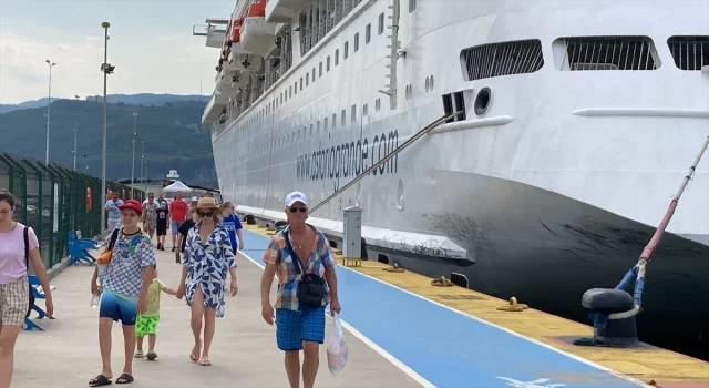 Amasra ”Astoria Grande” kurvaziyerini ağırladı