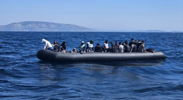 İzmir açıklarında 89 düzensiz göçmen yakalandı, 43 düzensiz göçmen kurtarıldı