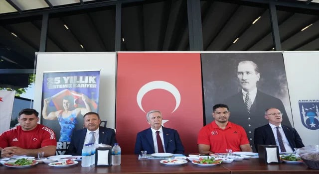 ABB Başkanı Yavaş, olimpiyatlara gidecek sporcularla buluştu