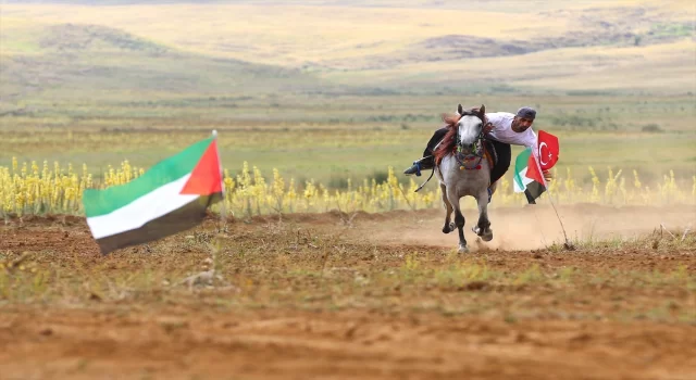 Atlı spor kulübü üyelerinden 2 bin 200 rakımlı yaylada Filistin’e destek