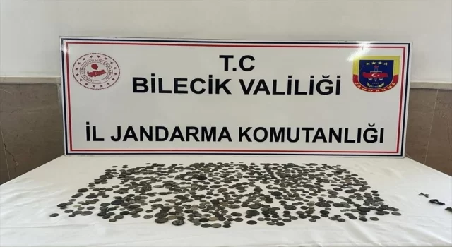 Bilecik’te otomobilde 794 sikke ele geçirildi