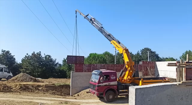 Kocaeli’de vincin elektrik teline temas etmesi sonucu 2 işçi yaralandı