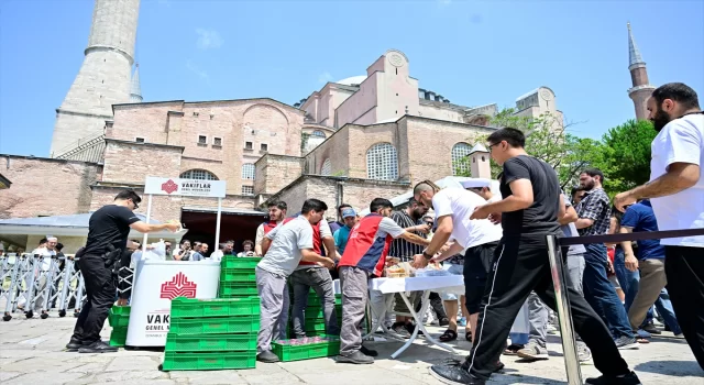 Ayasofyai Kebir Camii Şerifi’nde aşure ikramı