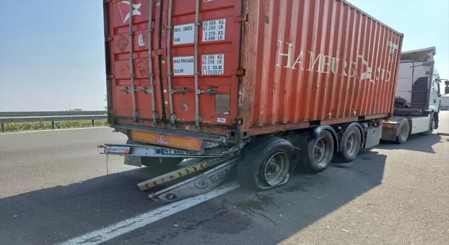 Anadolu Otoyolu’nun Bolu kesiminde tır ile tankerin karıştığı kazada 1 kişi yaralandı