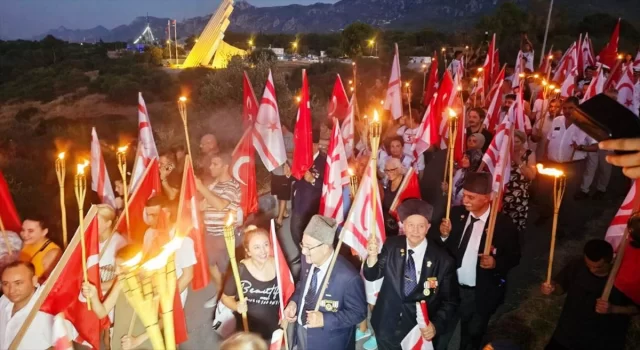 Kıbrıs Barış Harekatı’nın 50. yıl dönümünde gençler ile gaziler ”Şafak Nöbeti” tuttu