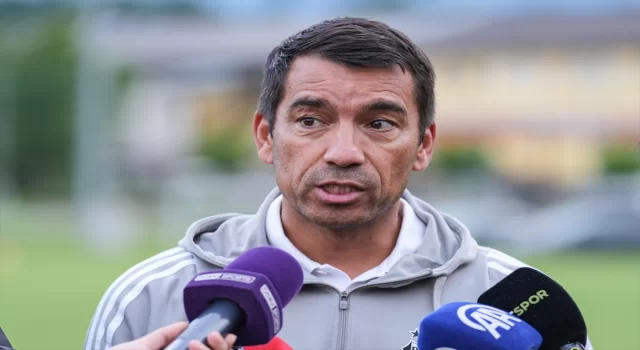 Beşiktaş Teknik Direktörü Van Bronckhorst’tan Slovenya kampı değerlendirmesi: