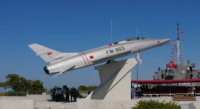 Kıbrıs Barış Harekatı’nda kullanılan F100 uçağı, KKTC’de anıt olarak sergileniyor