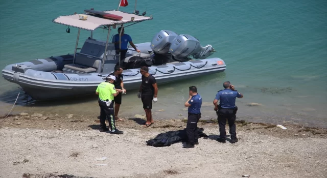 GÜNCELLEME Adana’da köprüden baraj gölüne düşen otomobildeki 1 çocuğun cesedi bulundu, 3 kişi aranıyor