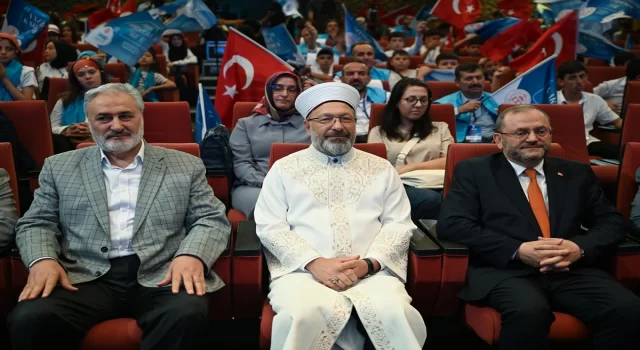 Diyanet İşleri Başkanı Erbaş, ”Yazımda Kardeşlik Var” kampı kapanış töreninde konuştu: