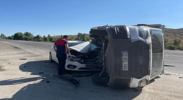 Bingöl’de kamyonet ile otomobilin çarpışması sonucu 5 kişi yaralandı