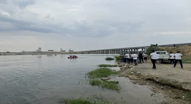 Edirne’de Meriç Nehri’ne giren 2 genç kayboldu