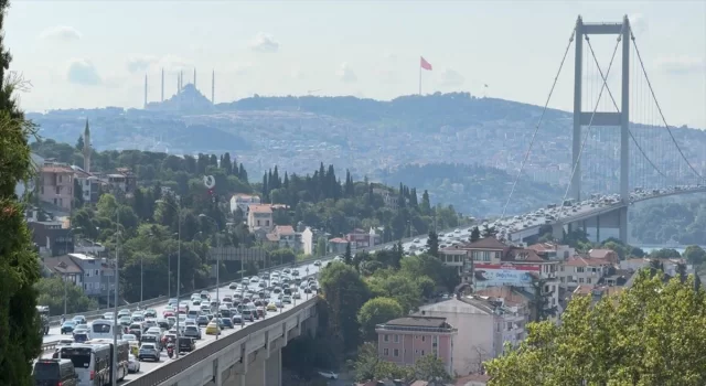 15 Temmuz Şehitler Köprüsü girişindeki kazada motosiklet sürücüsü yaralandı