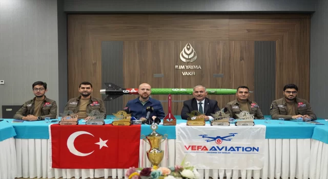 Bilal Erdoğan, ABD’deki roket yarışması şampiyonu İTÜ Vefa Havacılık Takımı’yla bir araya geldi: 