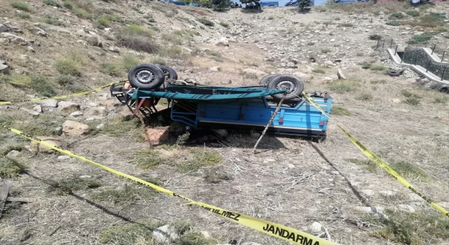 Isparta’da devrilen tarım aracındaki bebek öldü, 2 kişi yaralandı