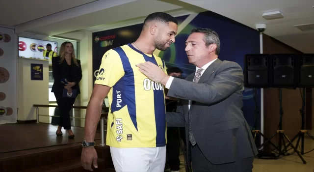 Fenerbahçe, yeni transferi Youssef EnNesyri için imza töreni düzenledi