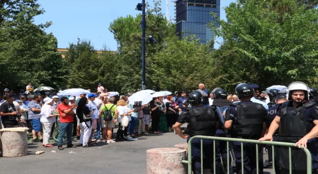 Arnavutluk’ta Belediye Başkanı Veliaj’ın istifasının istendiği protestolar sürüyor