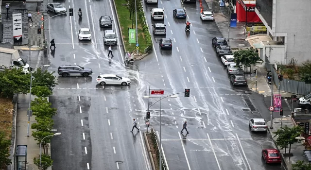 İstanbul’da kısa süreli yağmur geçişleri hayatı olumsuz etkiledi