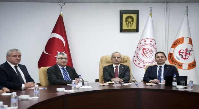 Bakan Uraloğlu, İstanbul Gemi Trafik Hizmetleri Merkezi’nde açıklamada bulundu: