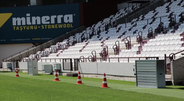 Elazığ Atatürk Stadyumu’nda çimler sıcaktan fan sistemi ile korunuyor 