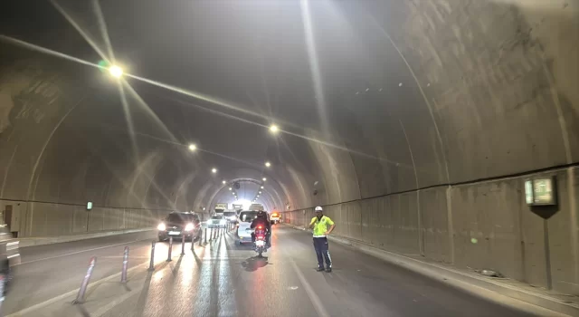 Pendik’te tüneldeki havalandırma fanının düşmesi trafik kazasına neden oldu 