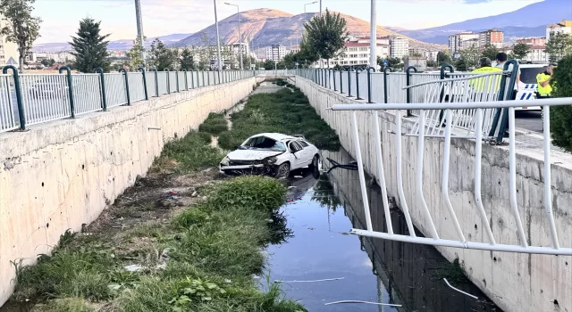 Kayseri’de kanala düşen otomobilin sürücüsü yaralandı