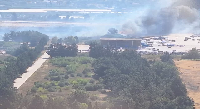 GÜNCELLEME Mersin’de eski kağıt fabrikası alanında çıkan yangın kontrol altına alındı 