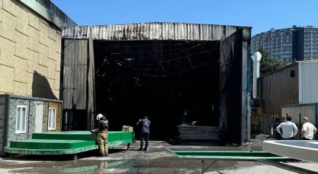 Tuzla’da yat imalathanesinde çıkan yangın söndürüldü