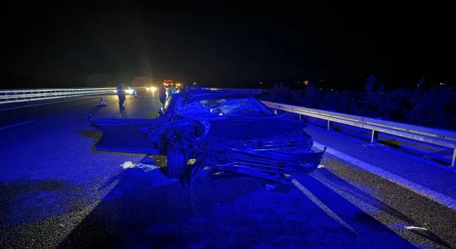 Manisa’da tıra çarpan otomobildeki kardeşlerden 1’i öldü, 2’si yaralandı