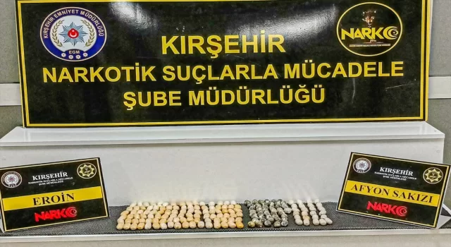 Midesinde 170 uyuşturucu kapsülü ele geçirilen 2 kurye tutuklandı