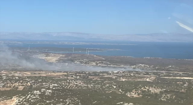 İzmir’in Çeşme ilçesinde makilik ve otluk alanda yangın çıktı