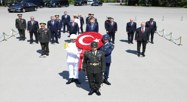 Cumhurbaşkanı Erdoğan başkanlığındaki YAŞ üyeleri Anıtkabir’i ziyaret etti