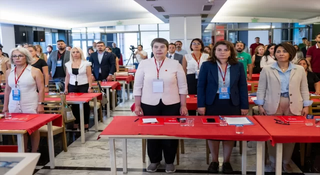 CHP Genel Başkan Yardımcısı Şahbaz, ”Hemşirelik ve Ebelik Meslek Çalıştayı”nda konuştu: