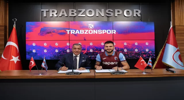 Trabzonspor’da Okay Yokuşlu için imza töreni düzenlendi