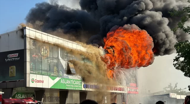 Diyarbakır’da 2. Sanayi Sitesi’nde çıkan yangına müdahale ediliyor