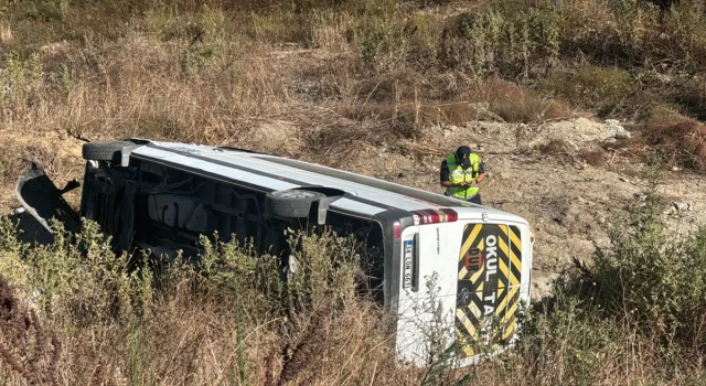 Kuzey Marmara Otoyolu’nda şarampole devrilen servis aracındaki 9 kişi yaralandı 