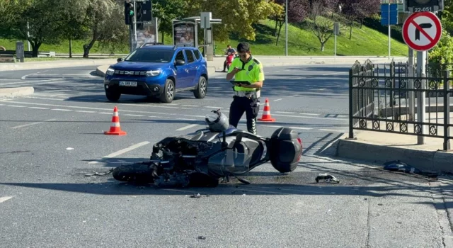 Şişli’de hafif ticari araçla çarpışan motosikletin sürücüsü yaralandı