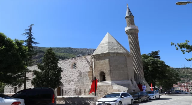 Amasya’da restorasyonu tamamlanan Burmalı Minare Camisi yeniden ibadete açıldı