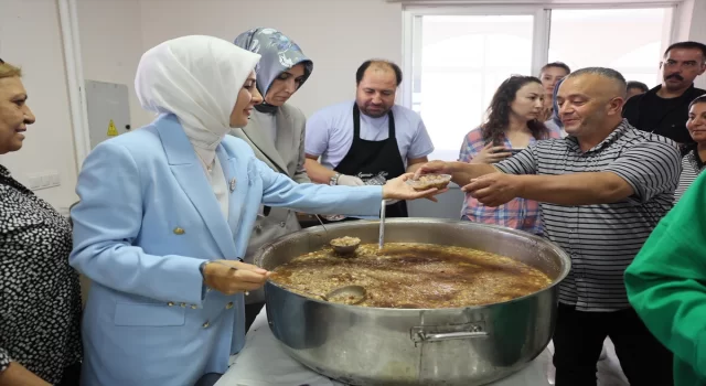 Bakan Göktaş, Alevi vatandaşlarla bir araya geldi, aşure dağıttı: