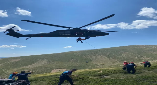 Bursa’da uçurumdan yuvarlanan offroad aracındaki 2 kişi helikopterle kurtarıldı