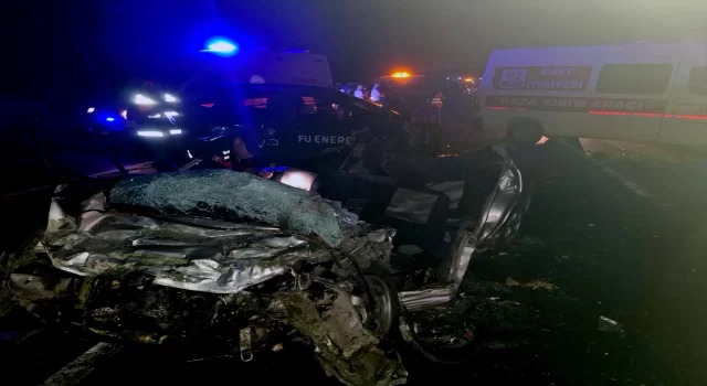 Kütahya’da yeni evlenen çift, düğün dönüşü trafik kazasında hayatını kaybetti