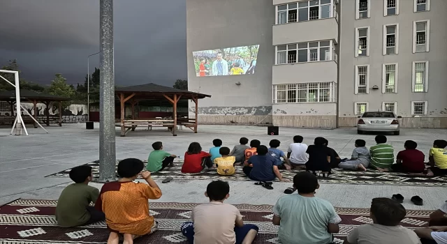 Hatay’da Kur’an kursu öğrencilerine yönelik sinema etkinliği düzenlendi