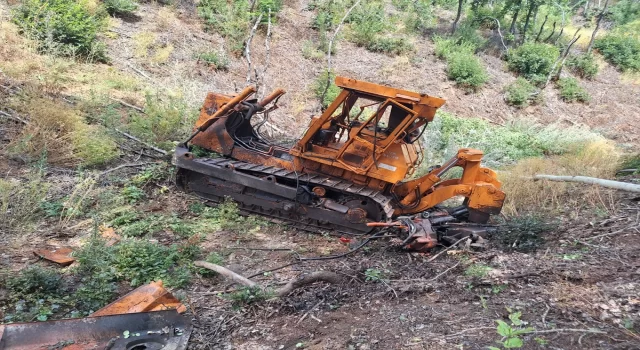 Sivas’ta orman yangınına müdahale sırasında dereye yuvarlanan dozerin operatörü öldü