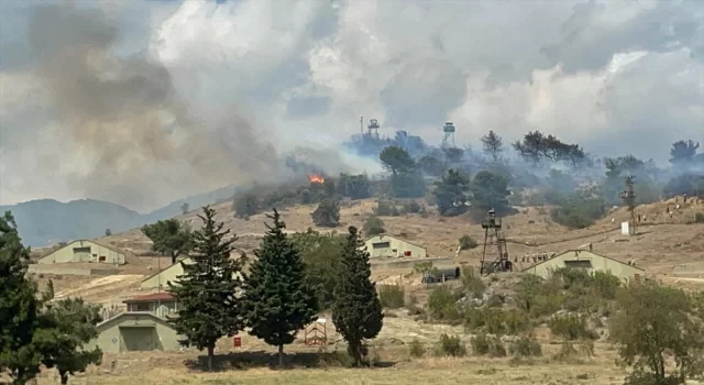 Sakarya’da askeri kışladaki ağaçlık alanda çıkan yangın kontrol altına alındı