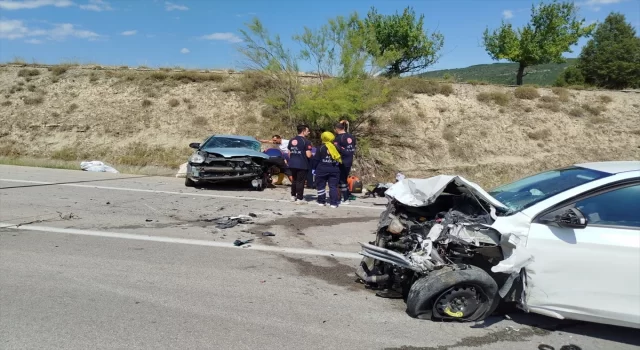 Sinop’ta iki otomobilin çarpıştığı kazada 1 kişi öldü, 5 kişi yaralandı