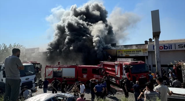 Diyarbakır’da 3. Sanayi Sitesi’nde çıkan yangına müdahale ediliyor