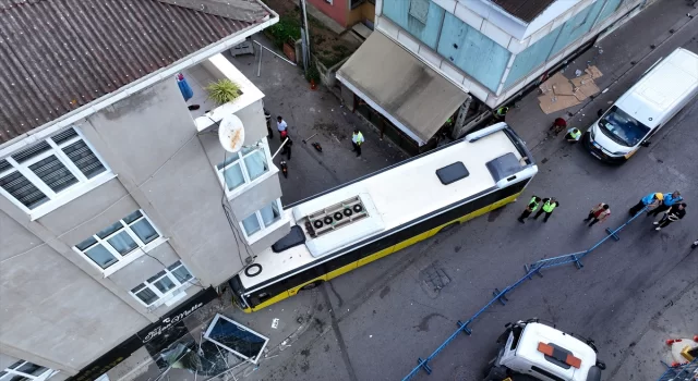 Vali Gül Pendik’te İETT otobüsünün çarptığı binayı inceledi