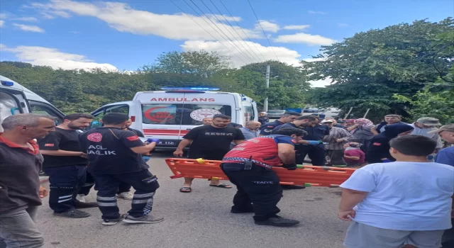 Sakarya’da pat patın devrilmesi sonucu 10 kişi yaralandı