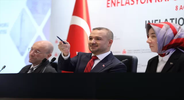 Karahan: ”Para politikasındaki kararlı duruş, yurt içi talepte dengelenme, TL’de değerlenme, enflasyon beklentilerinde düzelme, enflasyonun ana eğilimini düşürmeye devam edecek.”