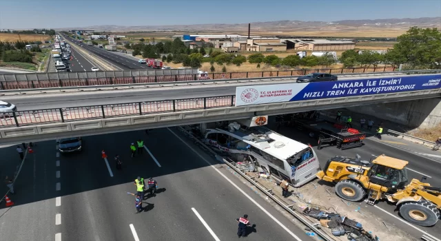 DERLEME Ankara’da yolcu otobüsünün karıştığı kazaya ilişkin haberlerimizi derleyerek yayımlıyoruz